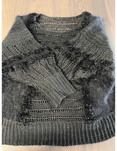 Pull noir en maille. taille M