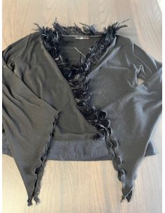 Veste noire avec ornements...