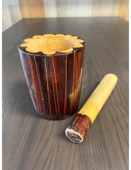 Mortier et pilon en bois naturel artisanat