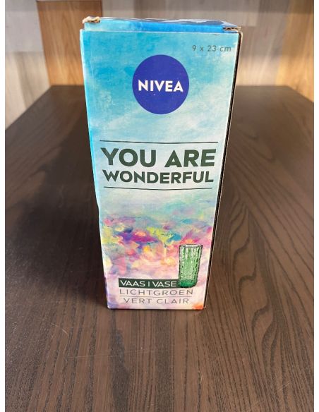 Vase en verre NIVEA. Coloris: vert. 9x23cm