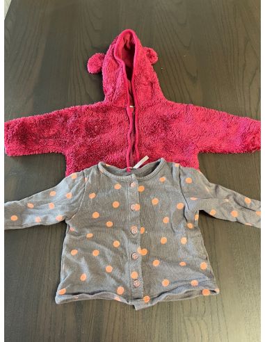 Lot de 2 gilets bébé. 6 mois.