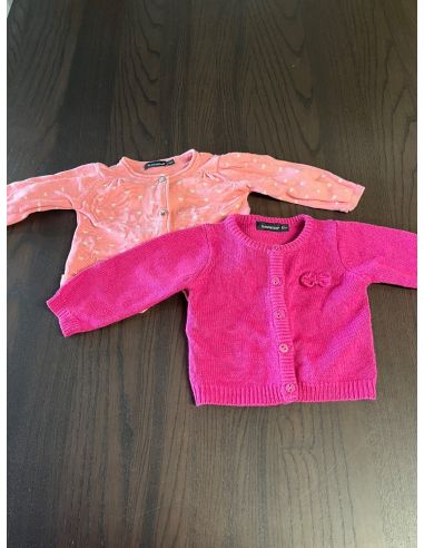 Lot de 2 gilets roses 62 cm. bébé.