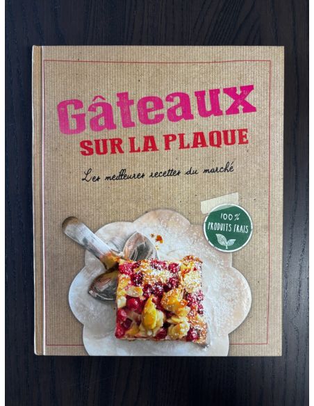 Livre de recettes de gâteaux sur la plaque