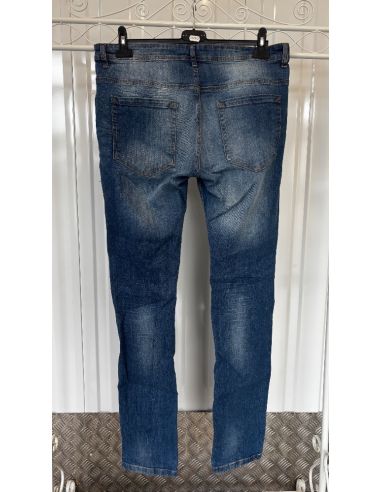 Jean usé de couleur bleue