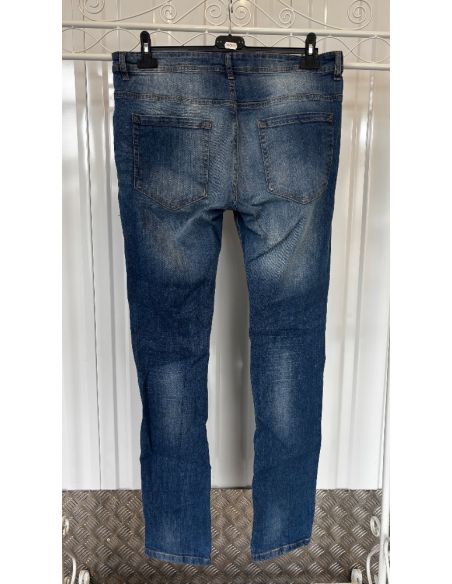 Jean usé de couleur bleue