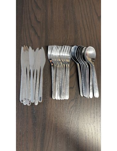 Ensemble de couverts en métal