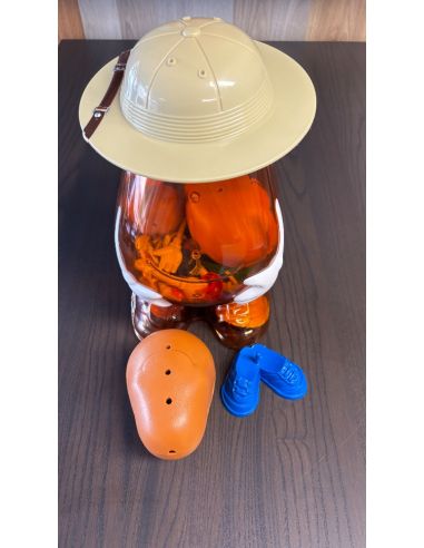 Objet en plastique avec chapeau