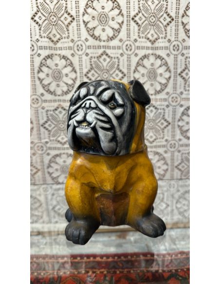 Contenant en forme de chien bulldog