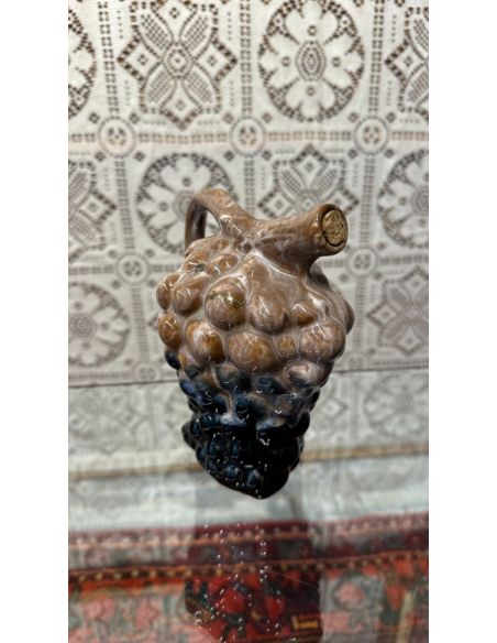 Pichet en céramique en forme de grappe de raisins
