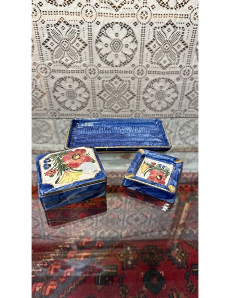 Assortiment faïence décorative – Plateau, boîte et cendrier fleuris