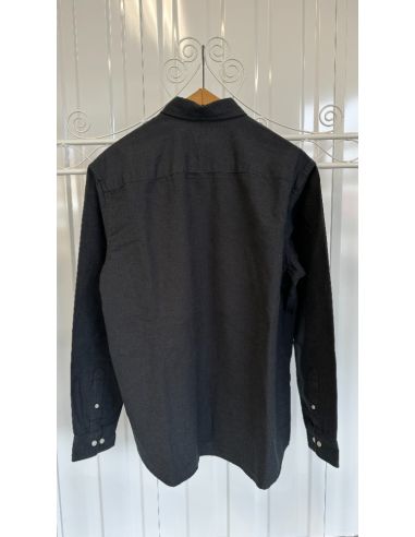 Chemise noire élégante à manches longues