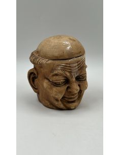 Récipient en bois sculpté