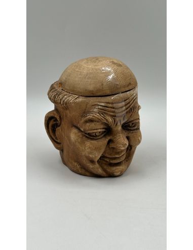 Récipient en bois sculpté