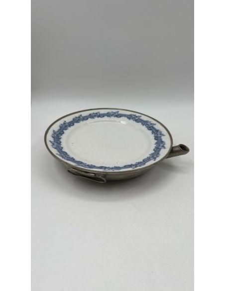 Assiette en porcelaine bleue et blanche