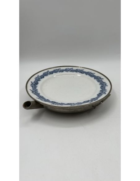 Assiette en porcelaine bleue et blanche