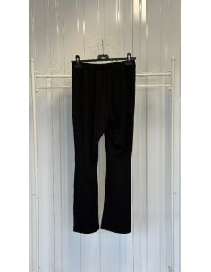 Zwarte uitlopende broek 2