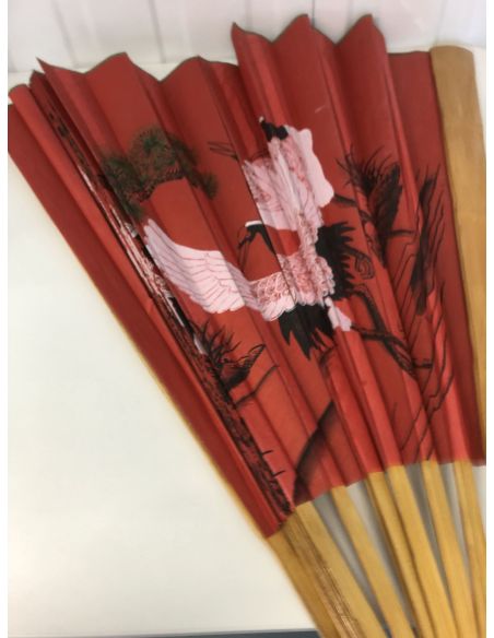 Éventail rouge en bois