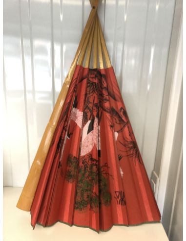 Éventail rouge en bois