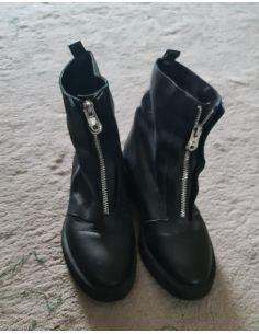 Paire de bottillons noirs
