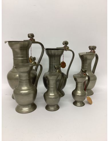 Lot de 6 cruches en étain