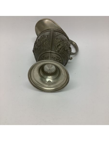 Cruche en étain