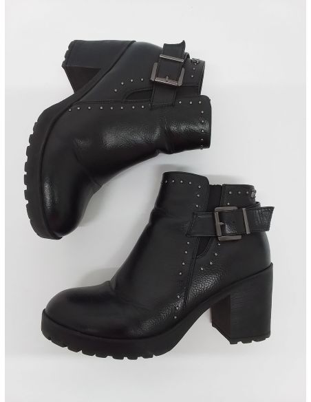 REFRESH - Boots.